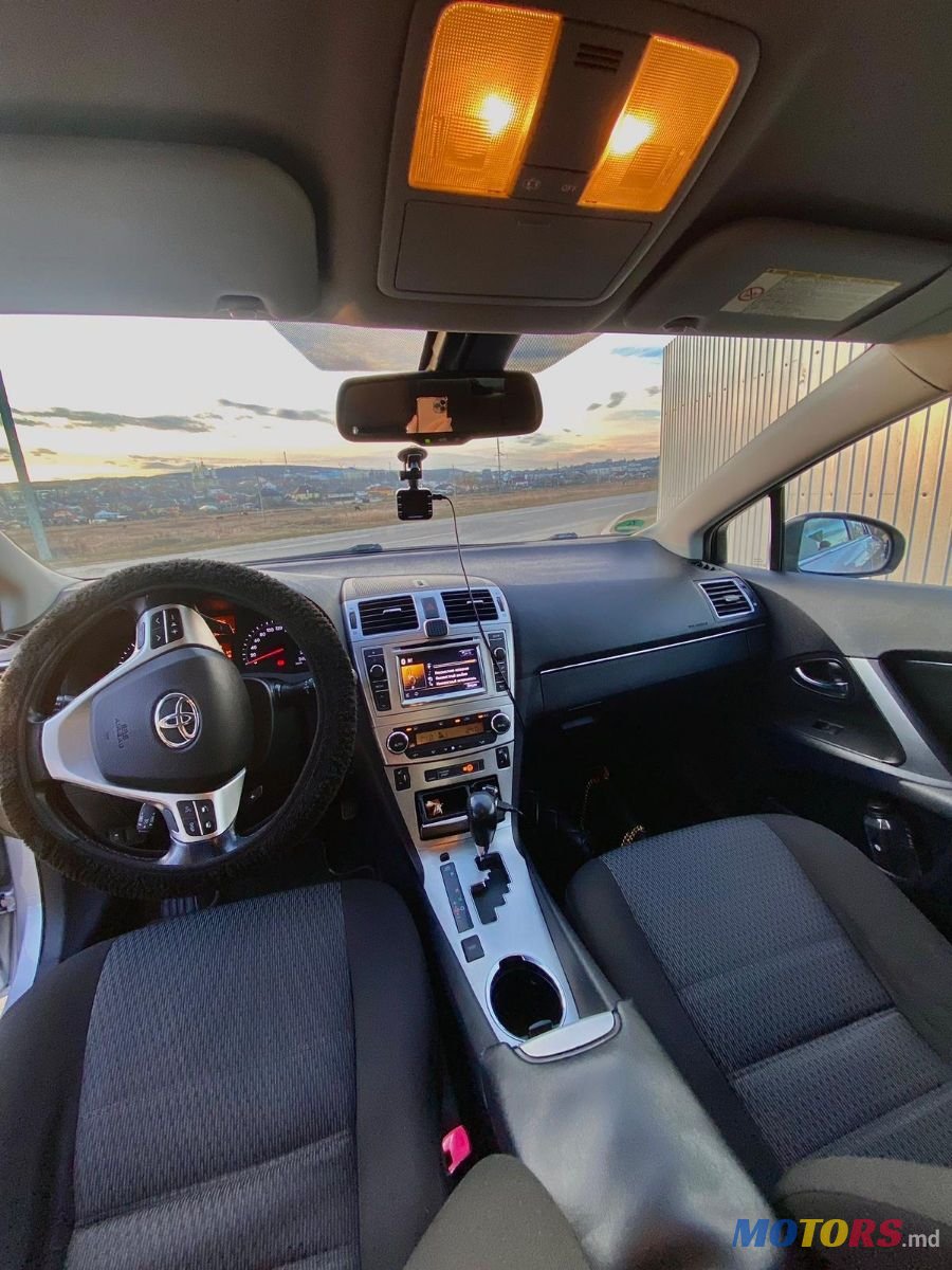 2012' Toyota Avensis photo #2