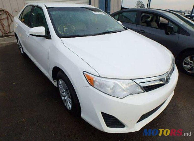 2013' Toyota Camry photo #2