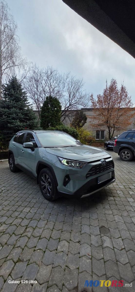 2024' Toyota RAV4 photo #2