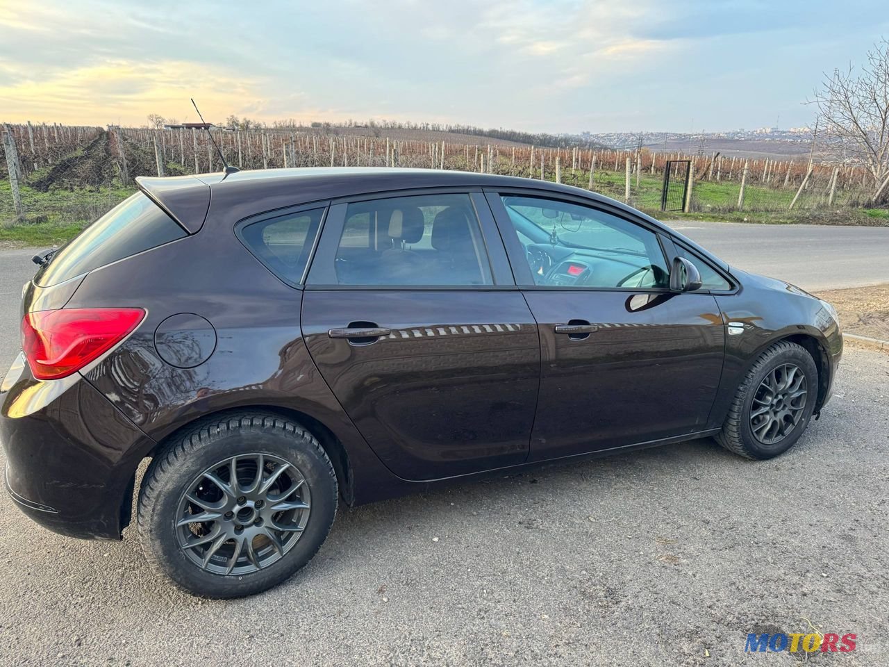 2012' Opel Astra photo #6