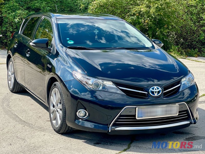 2013' Toyota Auris photo #1