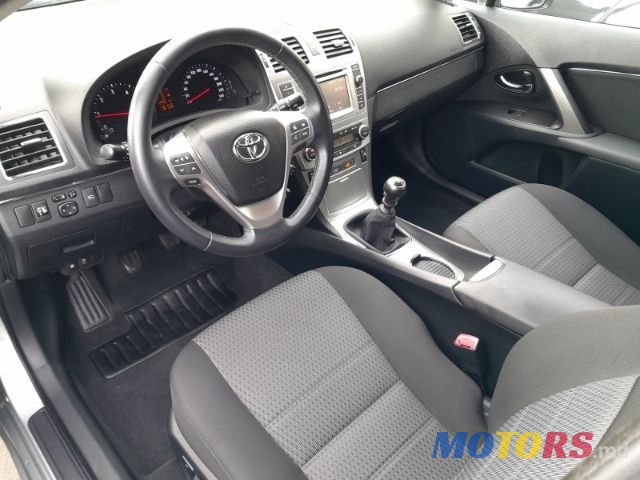 2013' Toyota Avensis photo #6