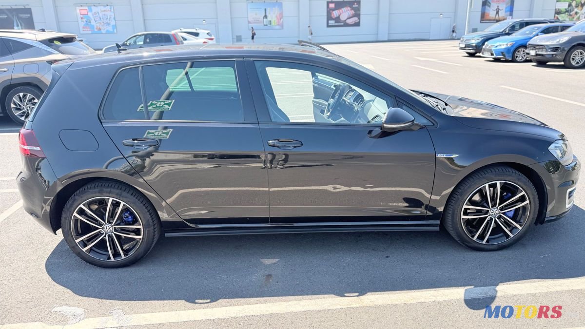 2015' Volkswagen Golf photo #5