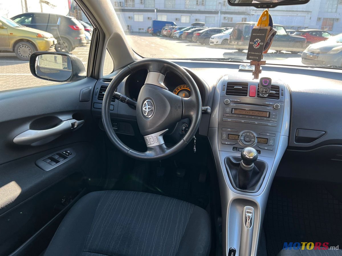 2007' Toyota Auris photo #6