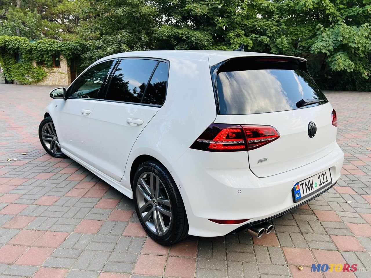 2013' Volkswagen Golf photo #3