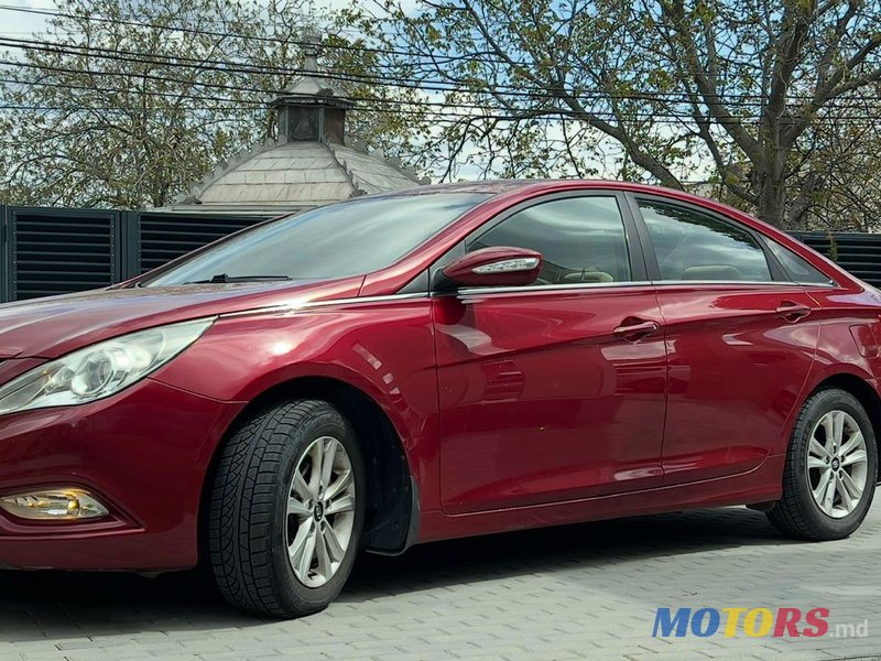 2011' Hyundai Sonata photo #1