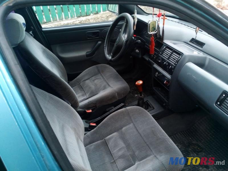 1992' Ford Orion photo #2