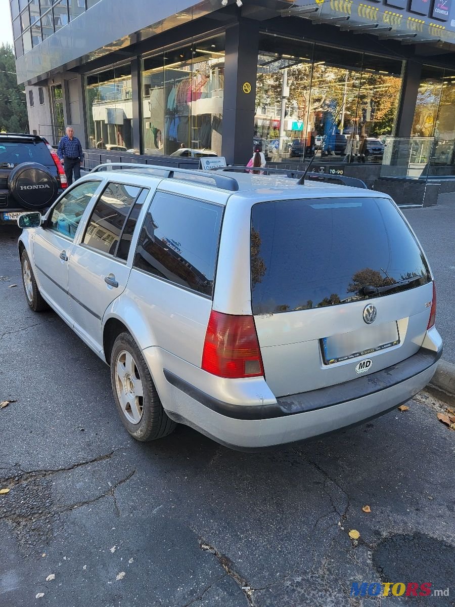 2001' Volkswagen Golf photo #4