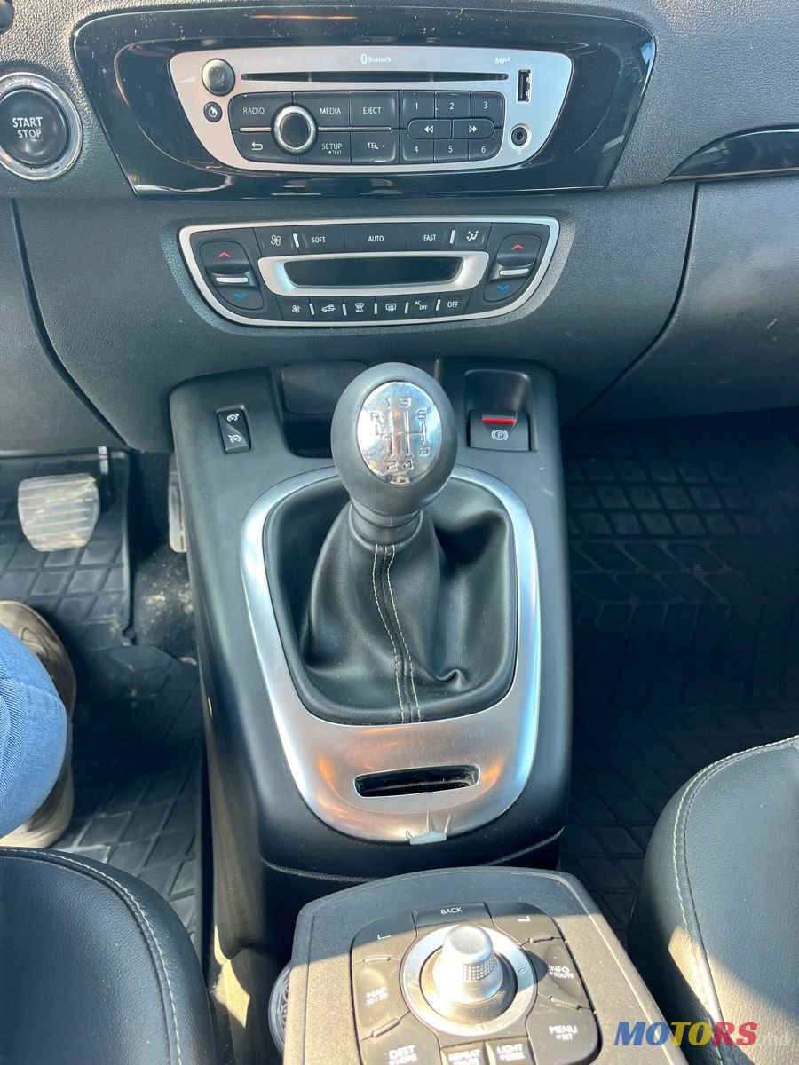 2013' Renault Grand Scenic photo #4