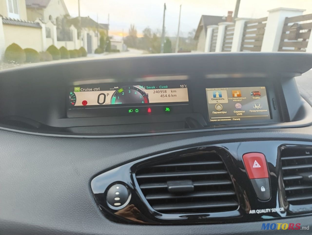 2011' Renault Scenic photo #2