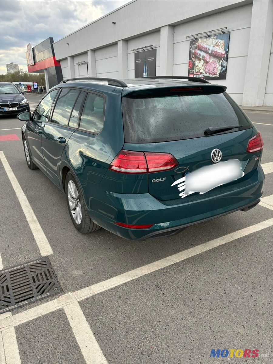 2017' Volkswagen Golf photo #2