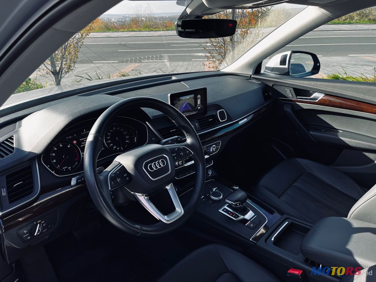 2019' Audi Q5 photo #6