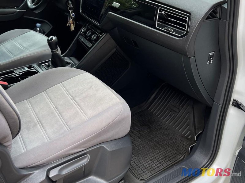 2016' Volkswagen Touran photo #1