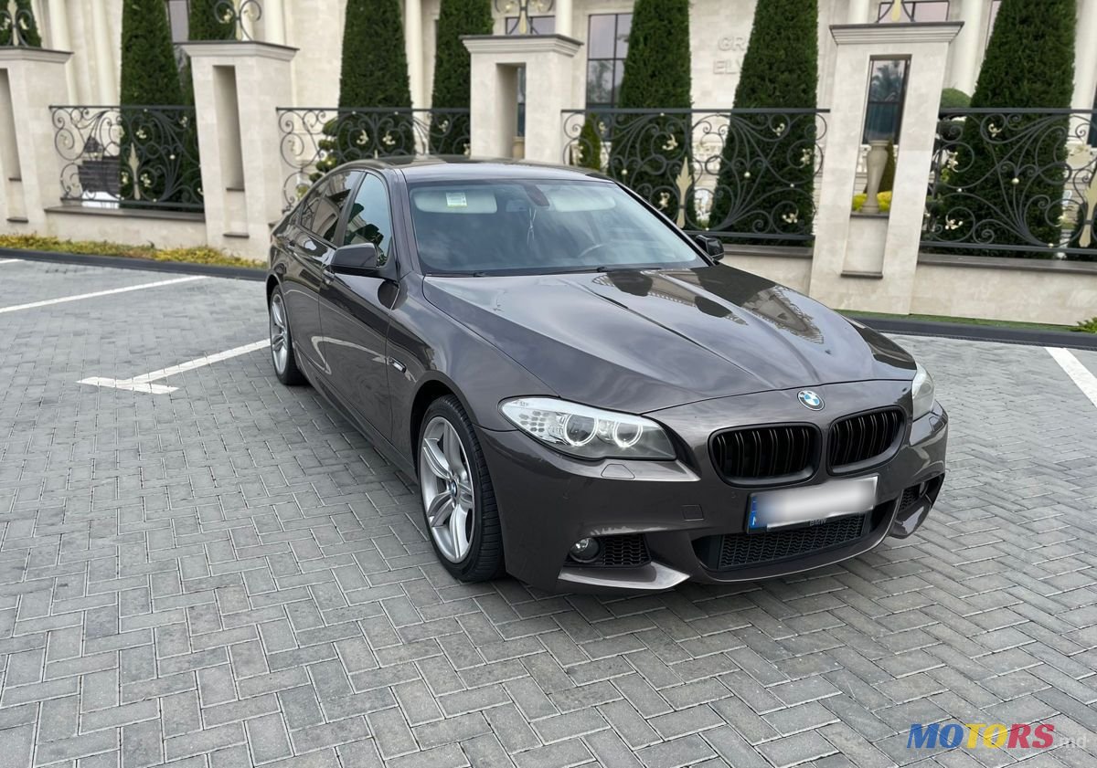 2011' BMW 5 Series photo #3