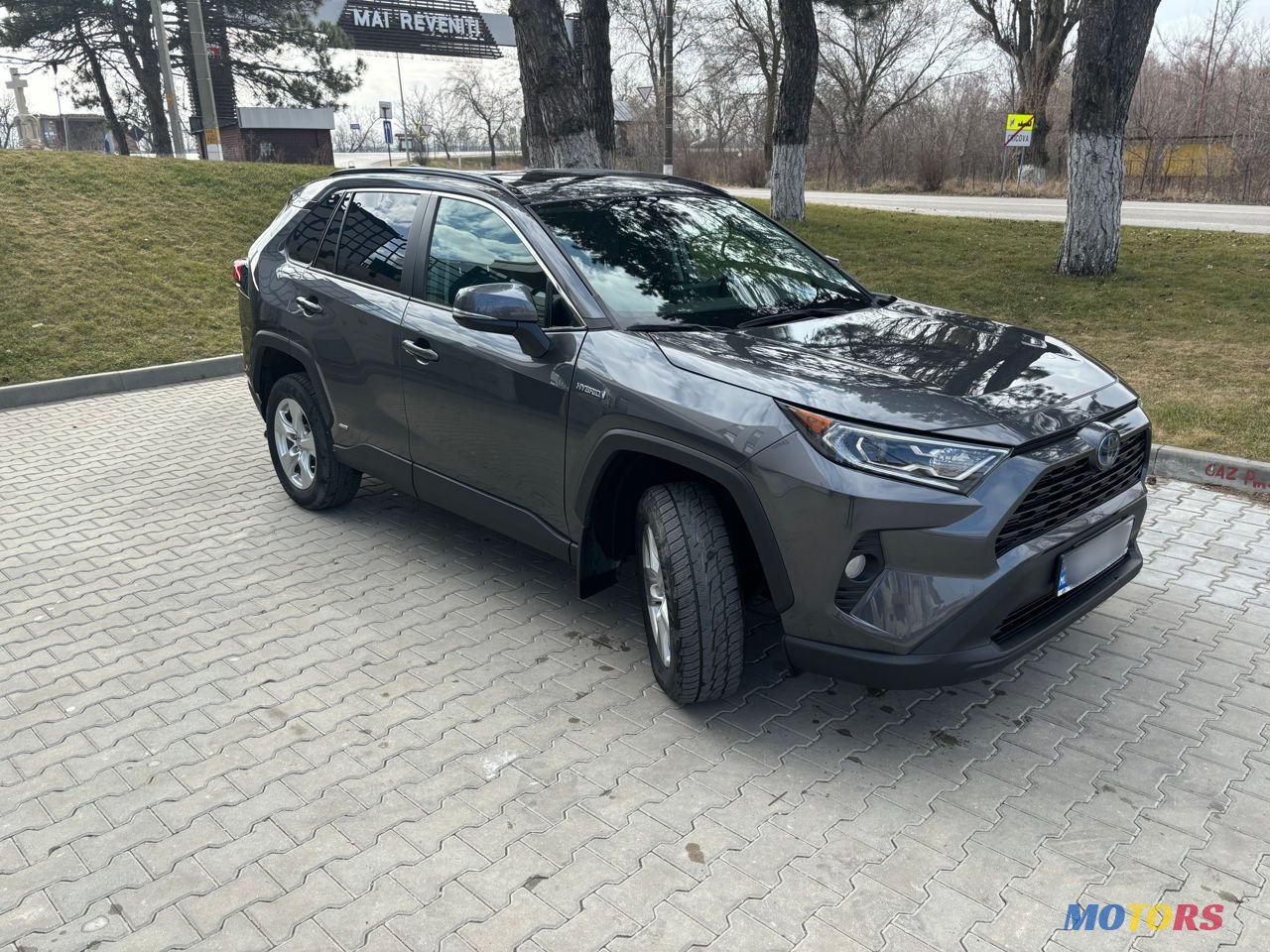 2020' Toyota RAV4 photo #2