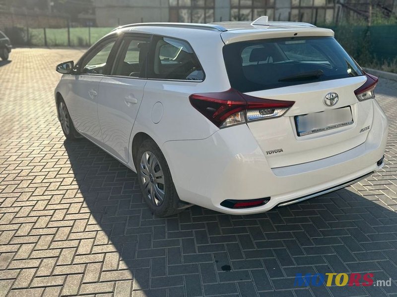 2016' Toyota Auris photo #5