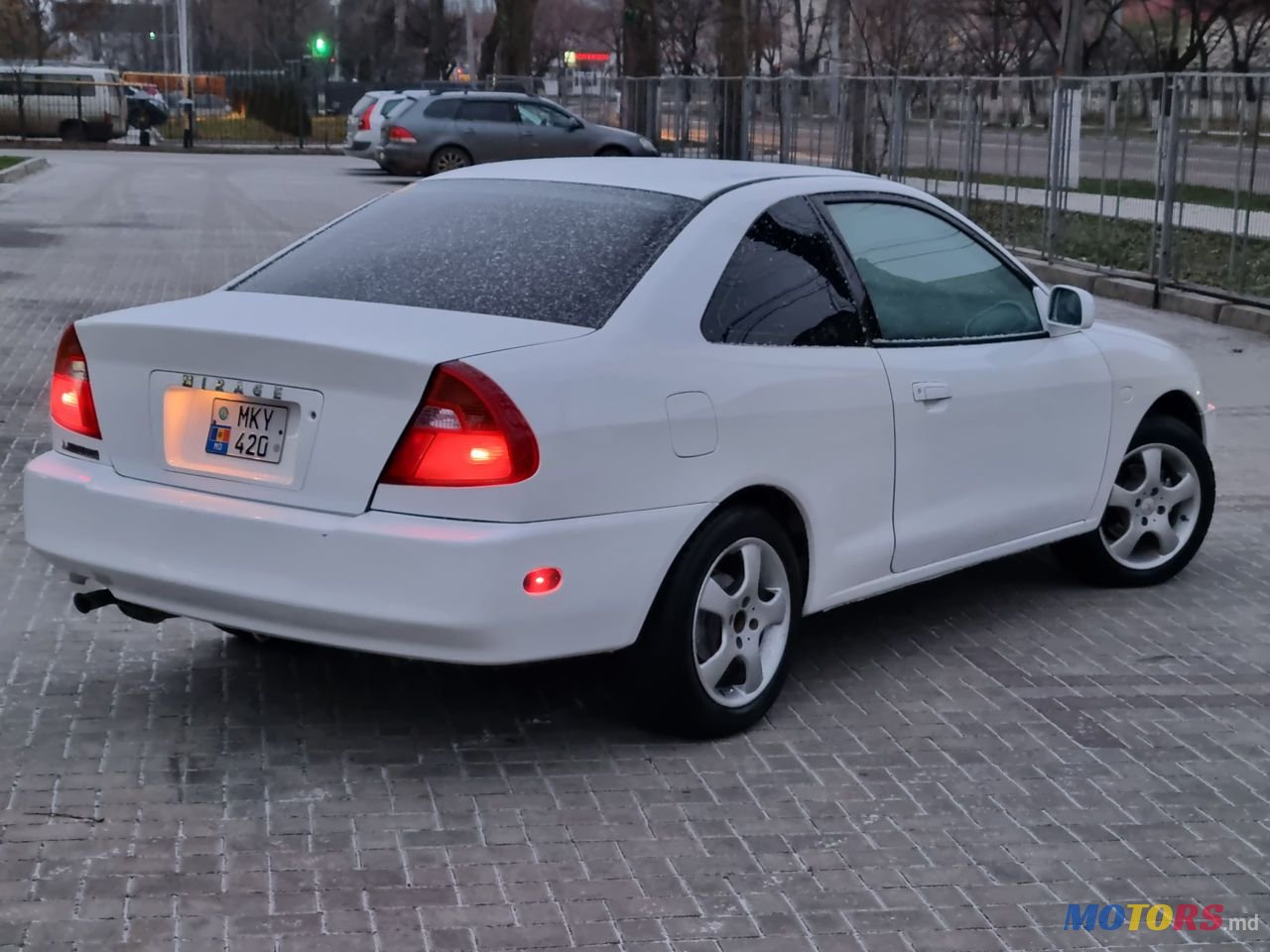 2002' Mitsubishi Mirage photo #3