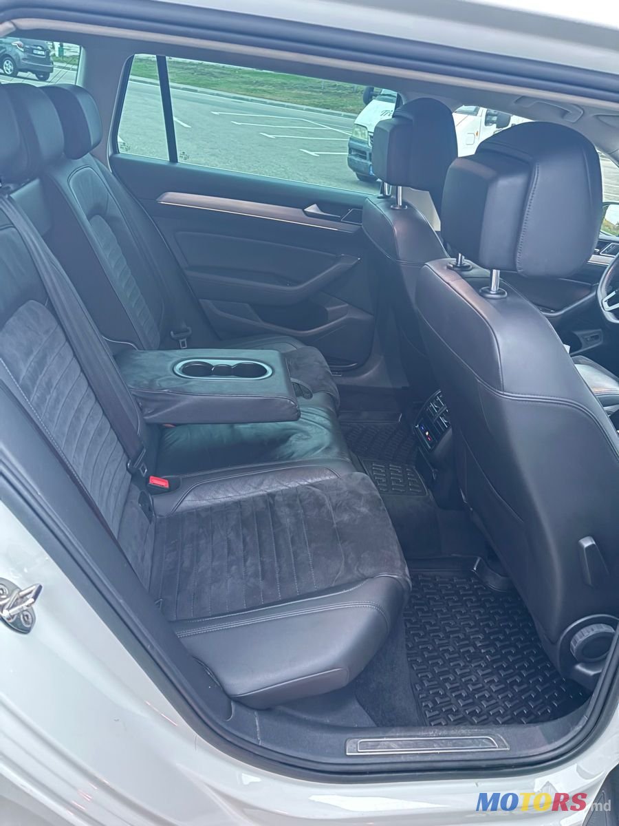 2017' Volkswagen Passat photo #3