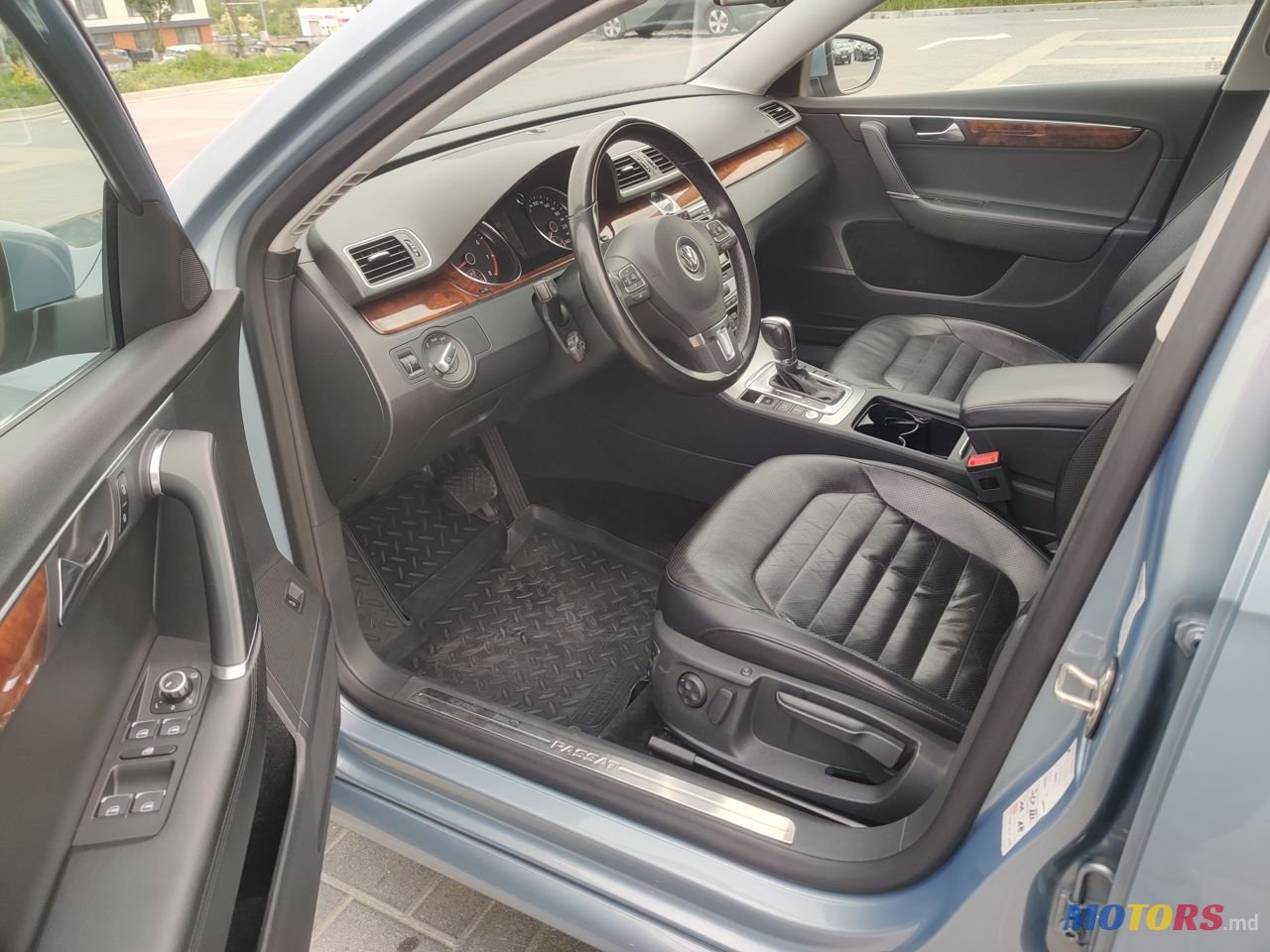 2011' Volkswagen Passat photo #3