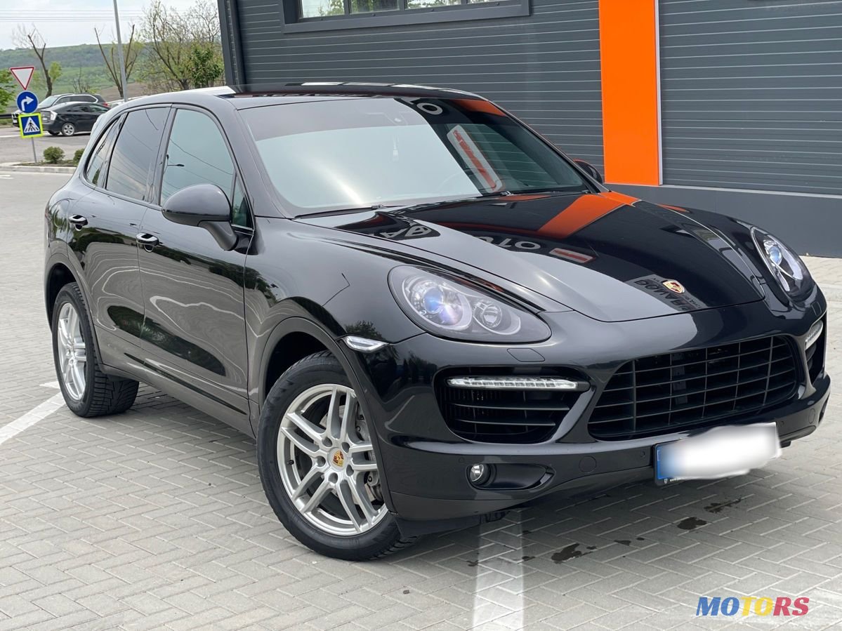 2011' Porsche Cayenne photo #2