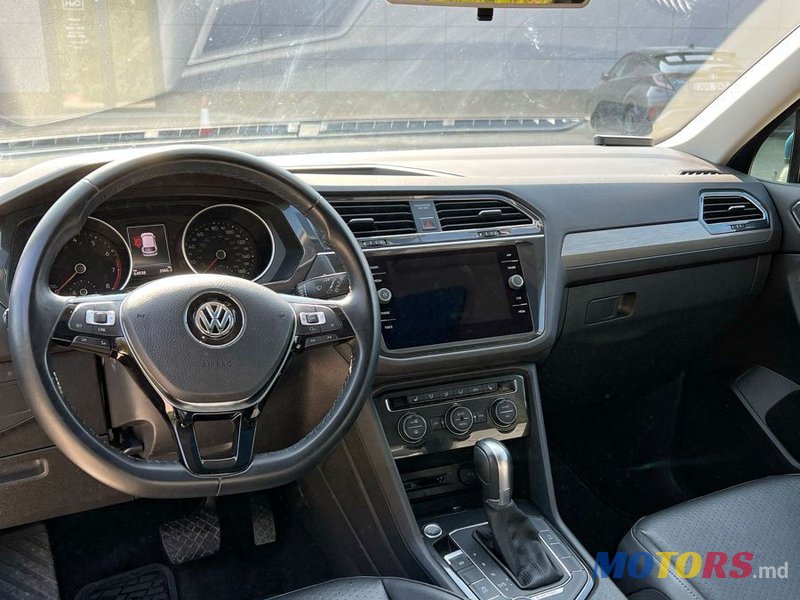 2018' Volkswagen Tiguan photo #6
