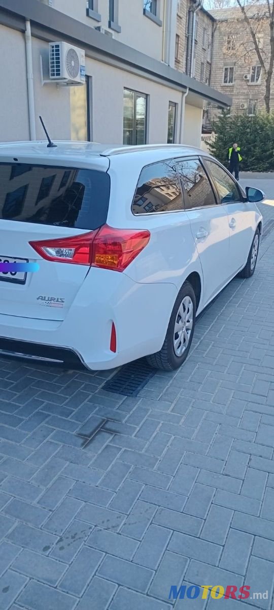 2013' Toyota Auris photo #3