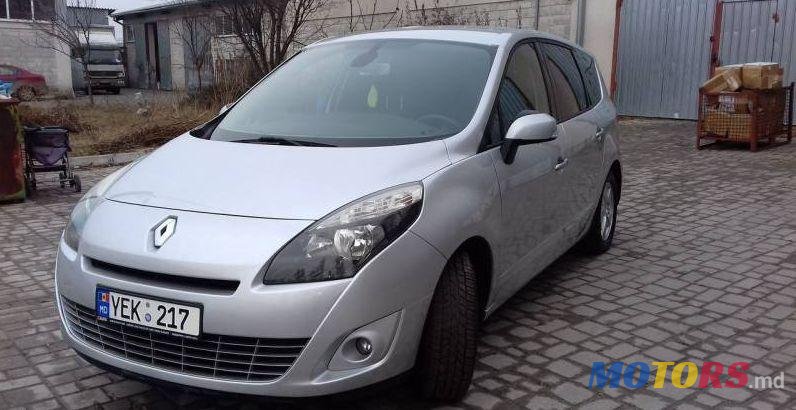 2009' Renault Grand Scenic photo #1