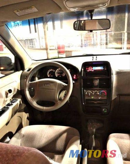 2001' Kia Carens photo #3