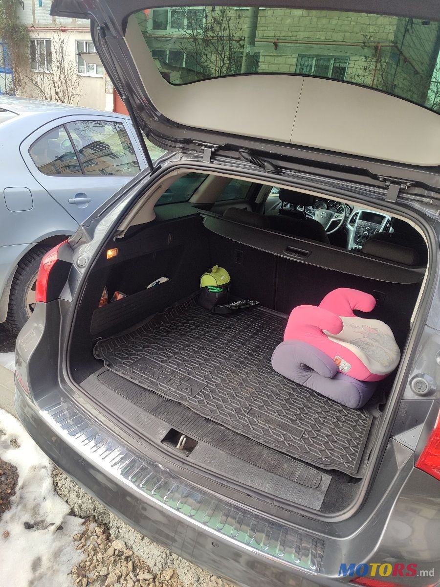 2012' Opel Astra photo #4