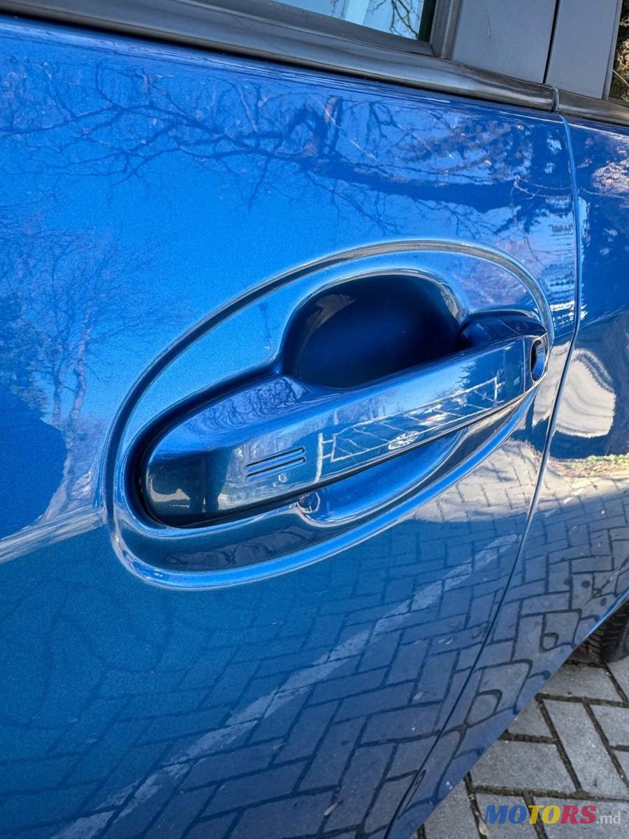 2014' Toyota Yaris photo #6