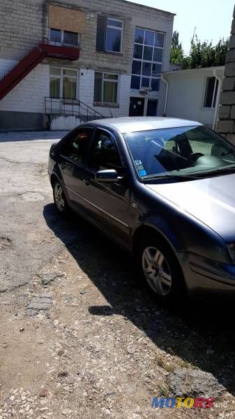 2005' Volkswagen Jetta photo #3