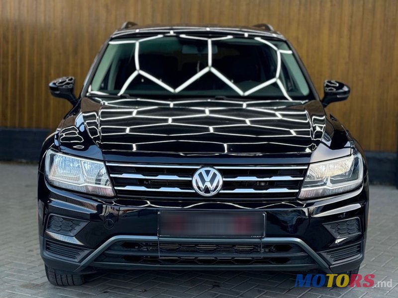 2018' Volkswagen Tiguan photo #5