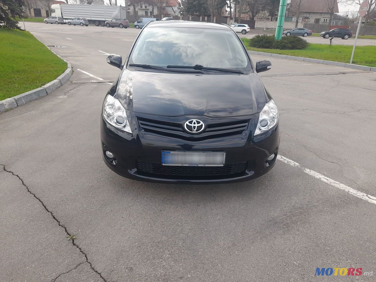 2011' Toyota Auris photo #4