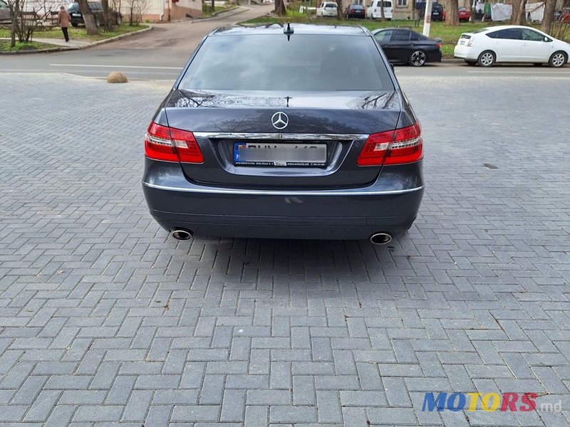 2011' Mercedes-Benz E-Class photo #5