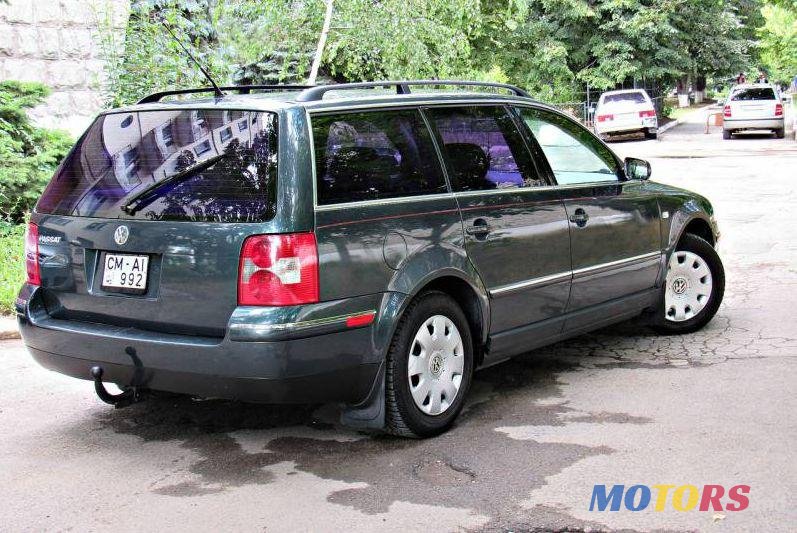 2004' Volkswagen Passat photo #1