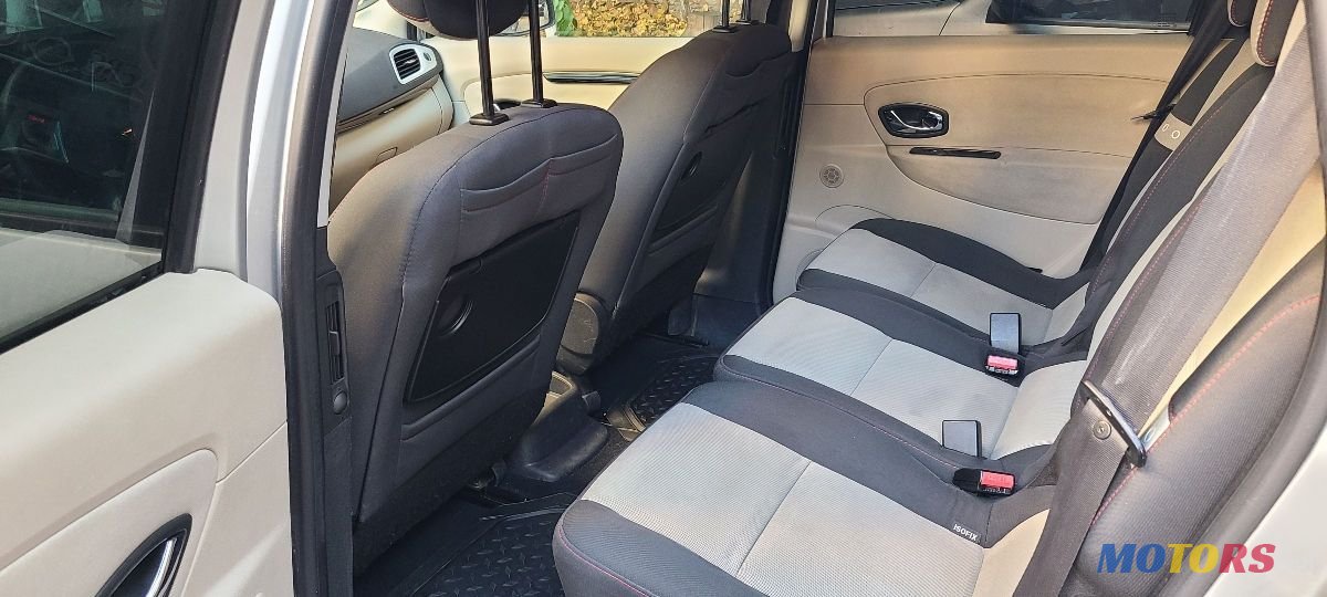 2013' Renault Scenic photo #3