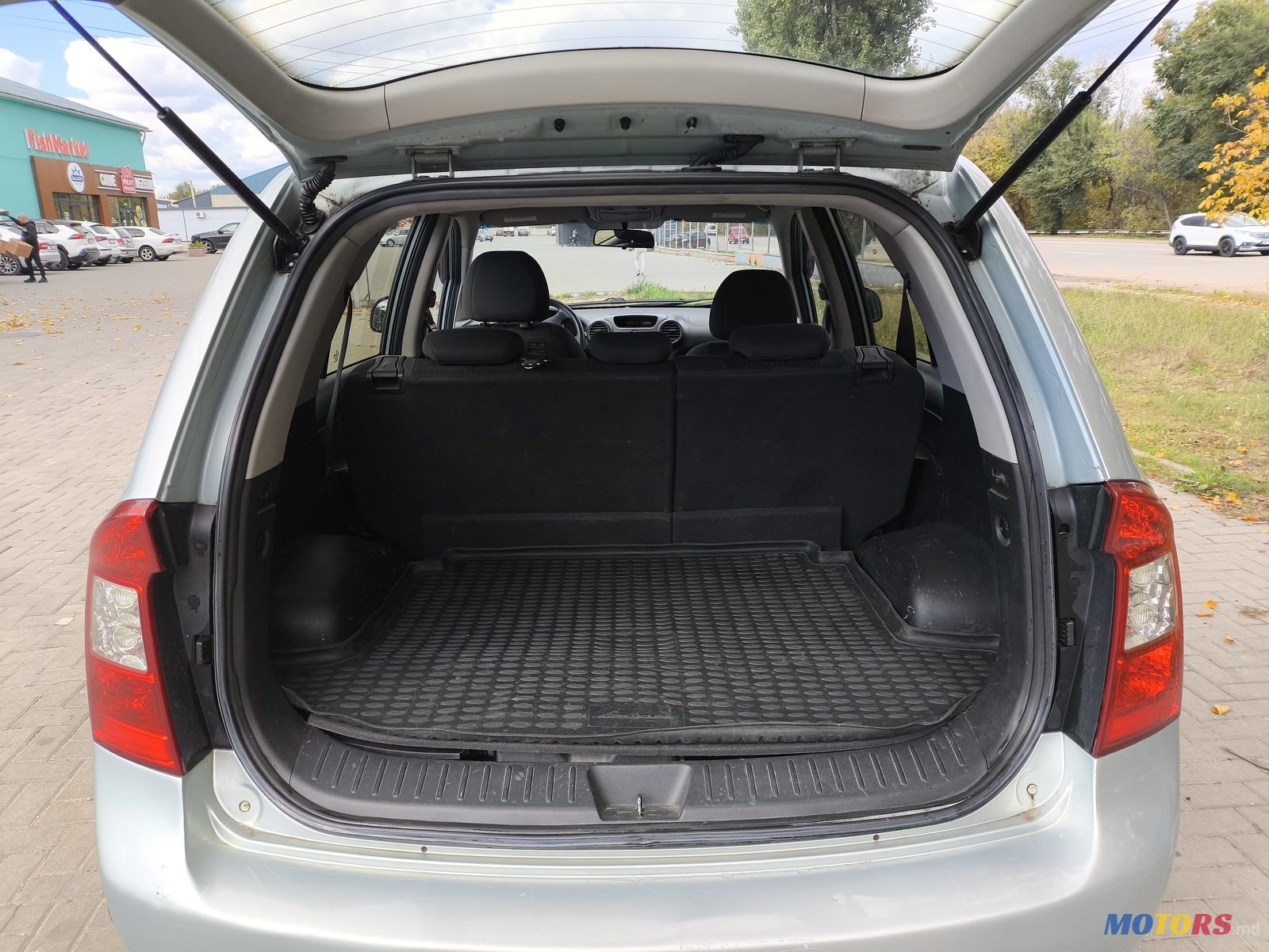 2006' Kia Carens photo #3