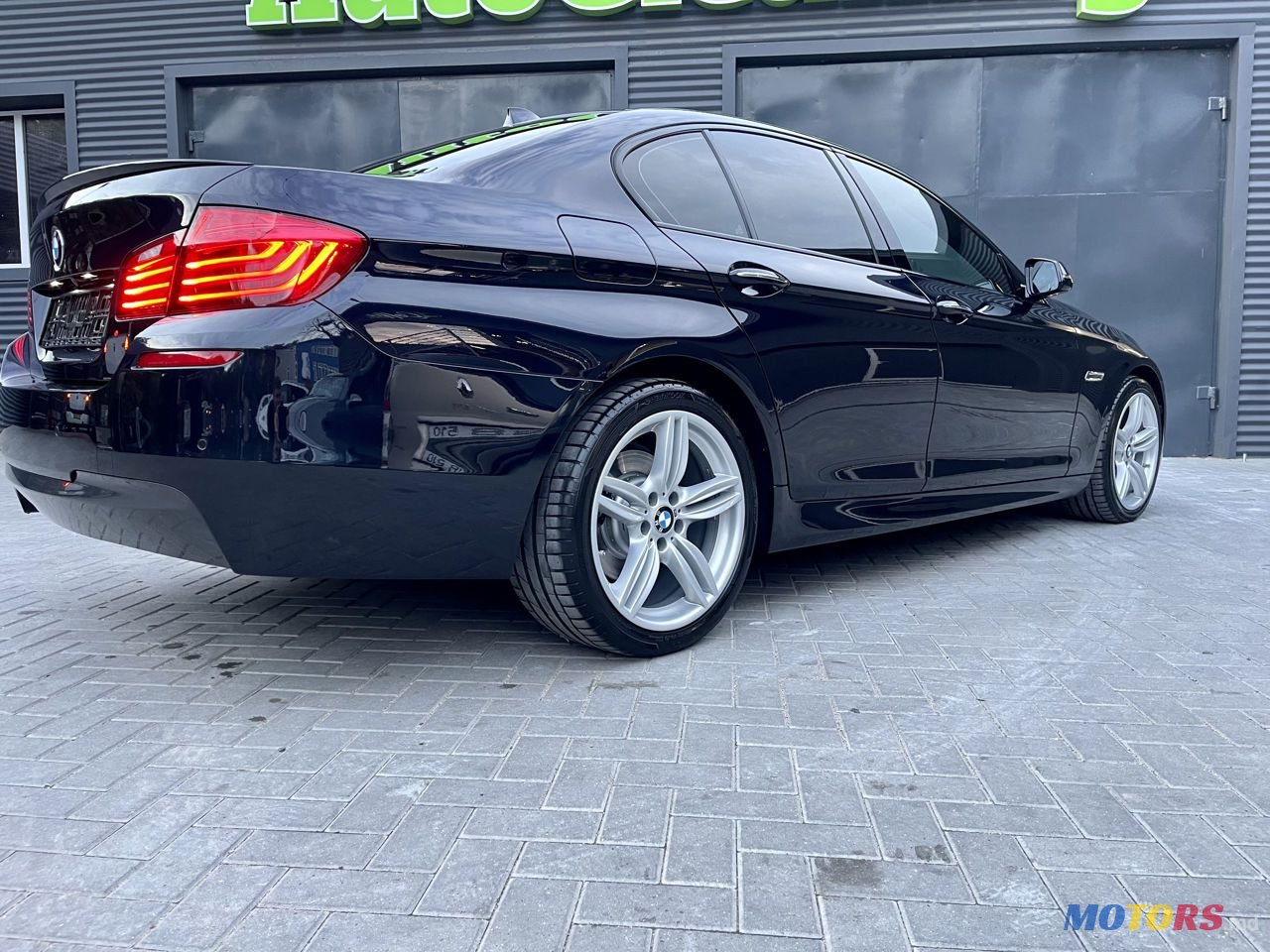 2017' BMW 5 Series photo #5