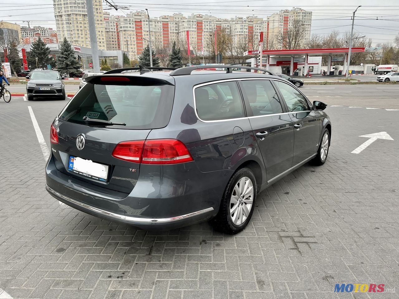 2011' Volkswagen Passat photo #4