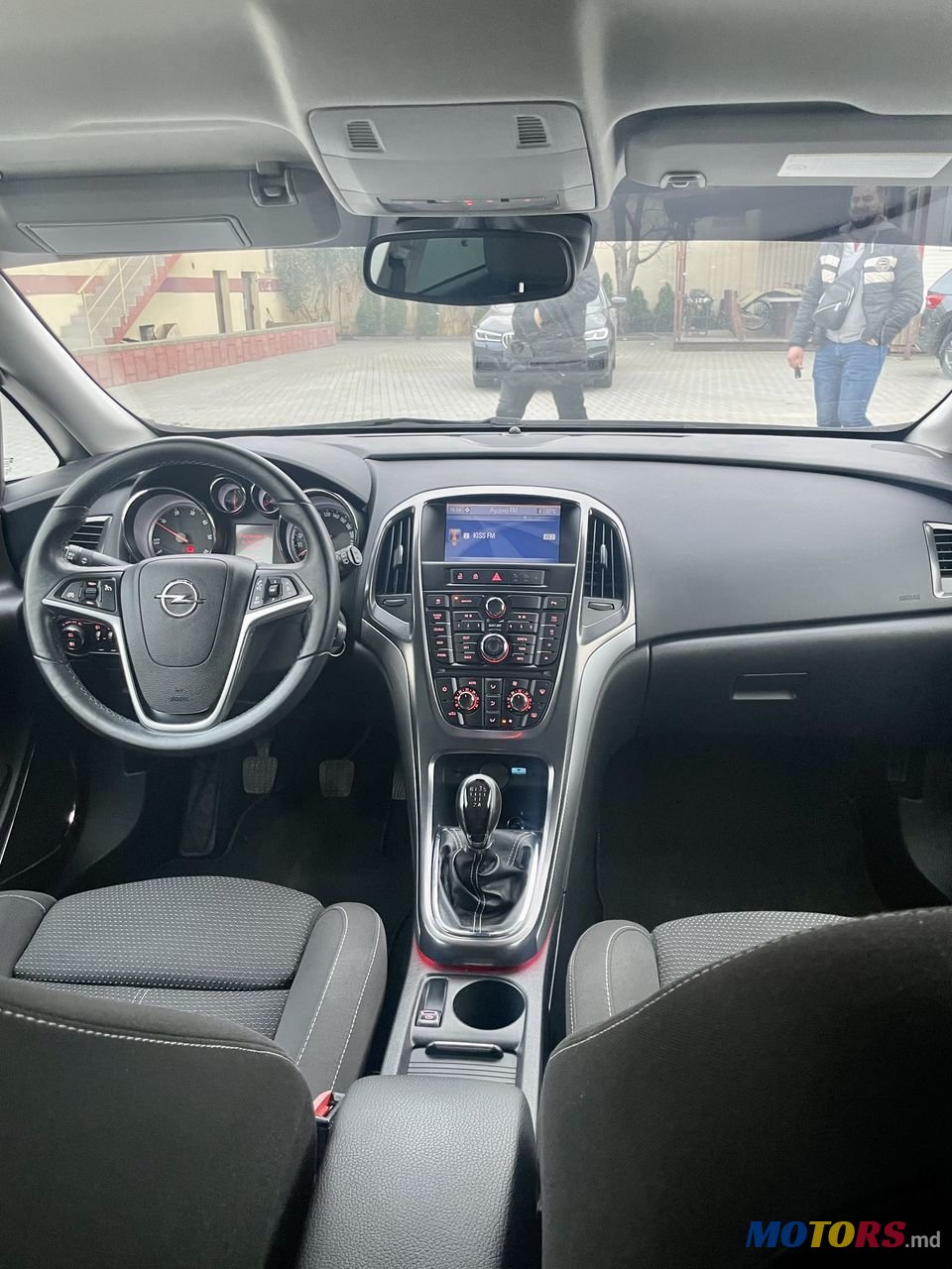 2012' Opel Astra photo #2