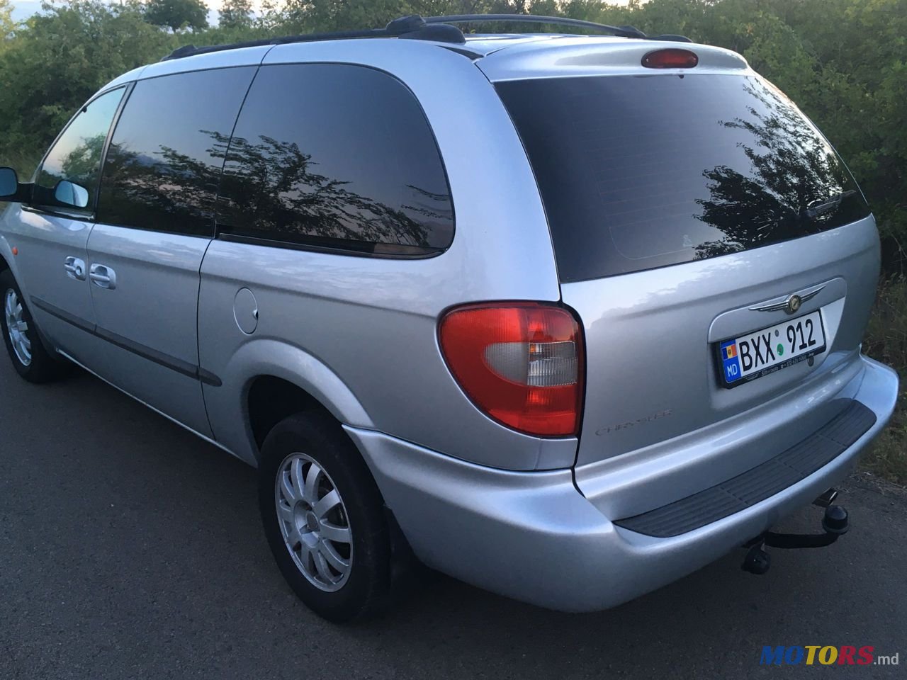 2003' Chrysler Grand Voyager photo #1