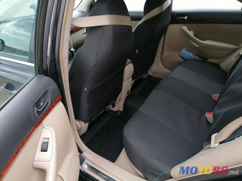 2005' Toyota Avensis photo #6