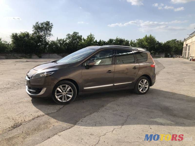 2012' Renault Grand Scenic photo #1