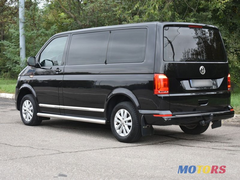 2016' Volkswagen Transporter photo #4