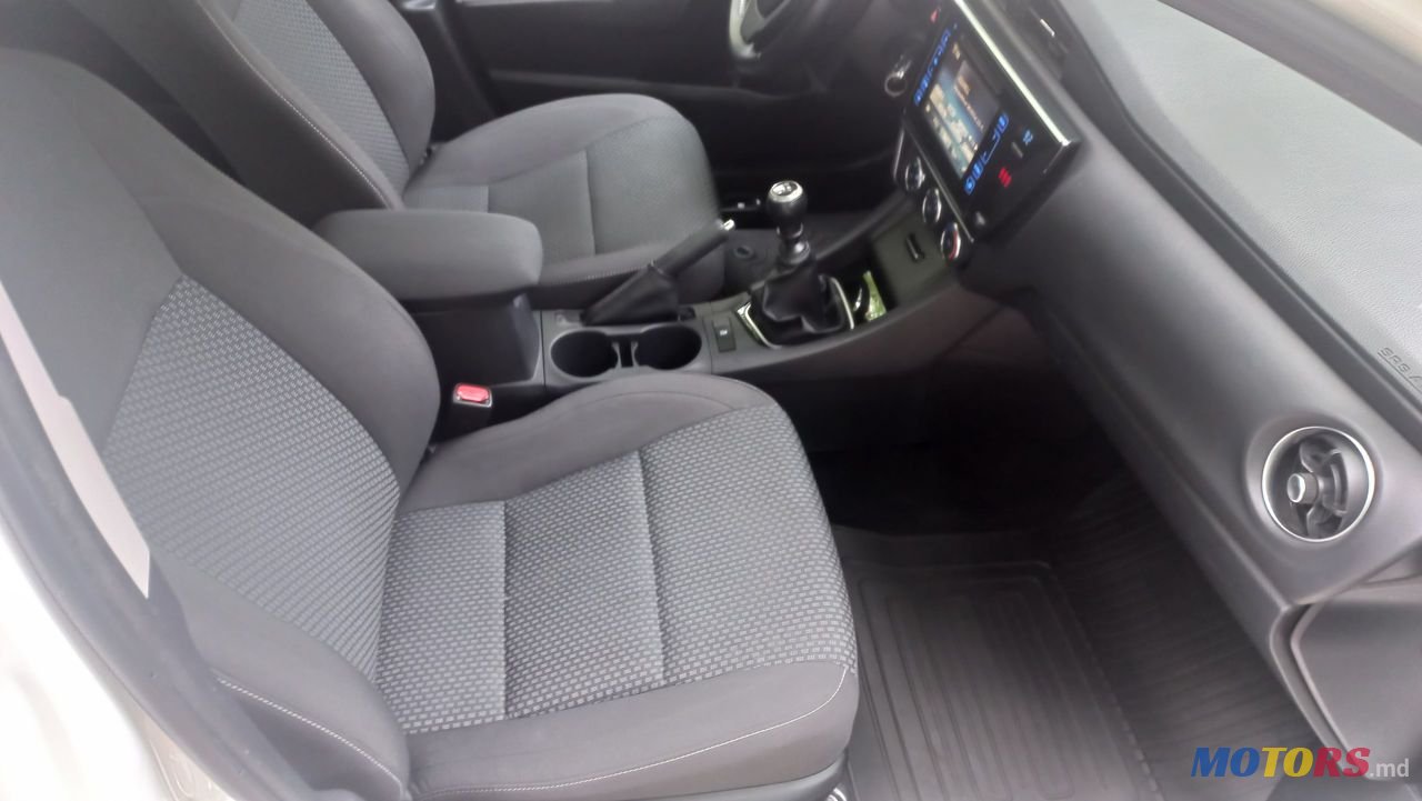 2018' Toyota Corolla photo #2