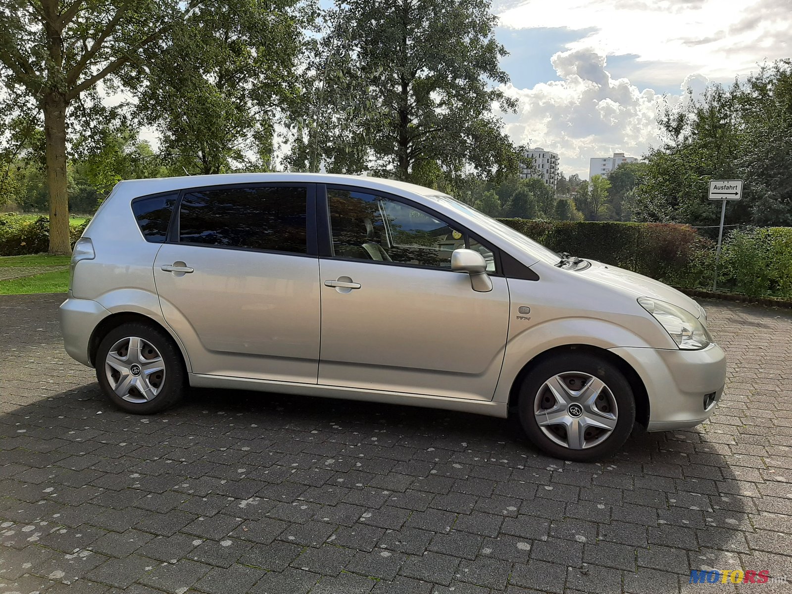 2004' Toyota Corolla Verso photo #3