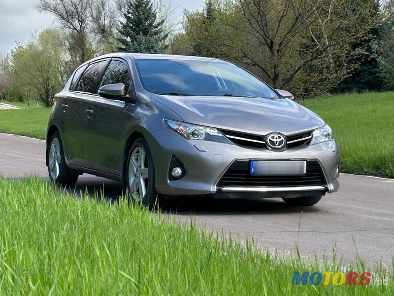 2013' Toyota Auris photo #6