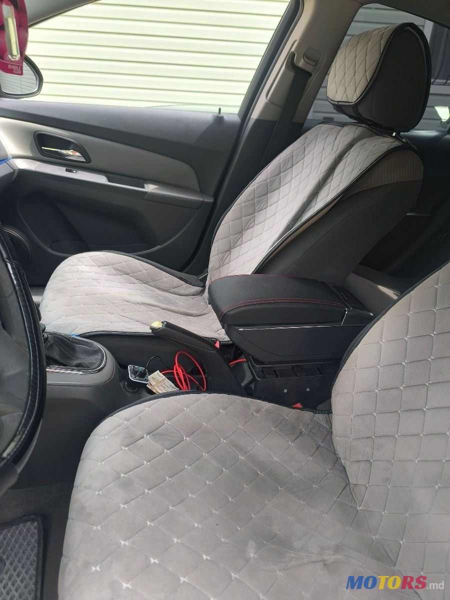 2010' Chevrolet Cruze photo #5