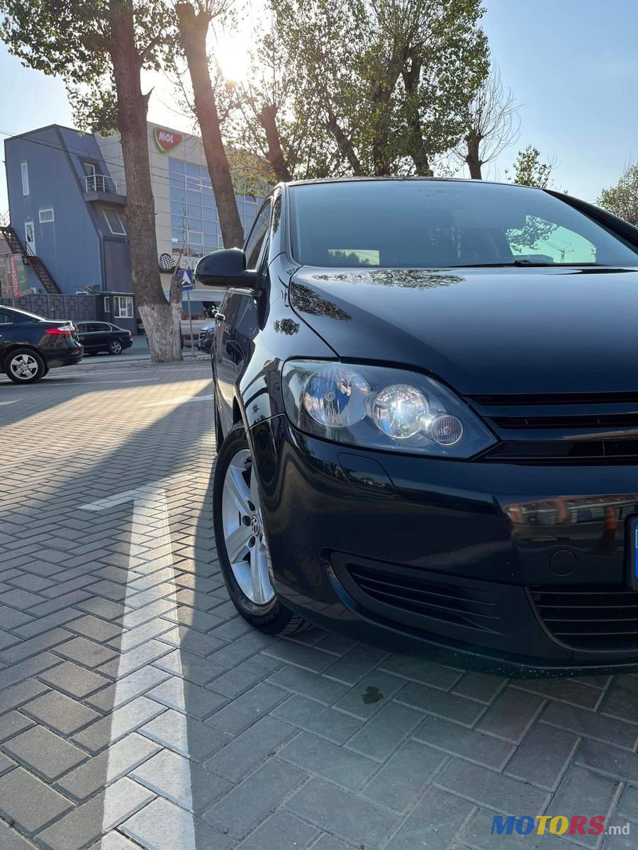 2010' Volkswagen Golf Plus photo #6