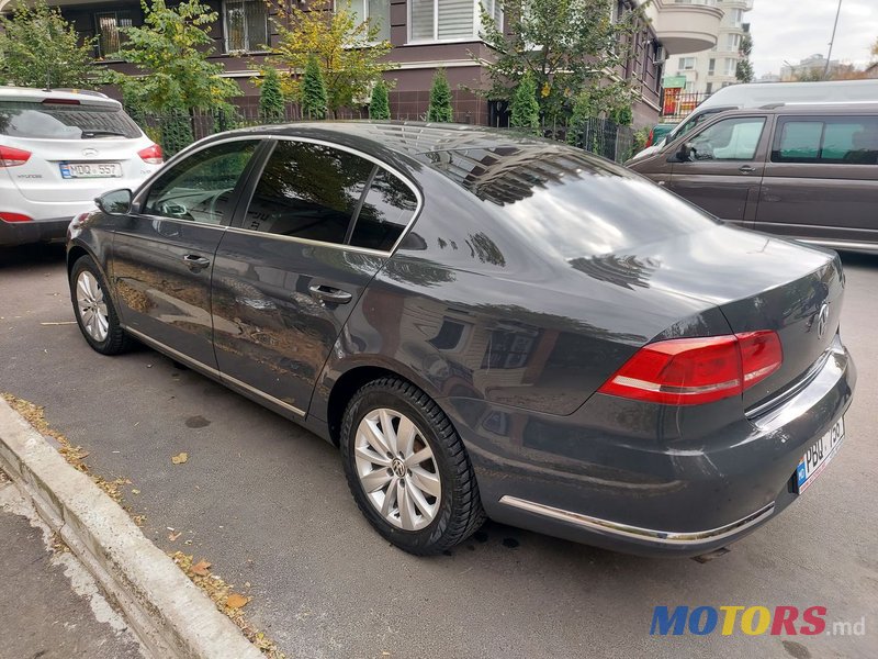 2011' Volkswagen Passat photo #1